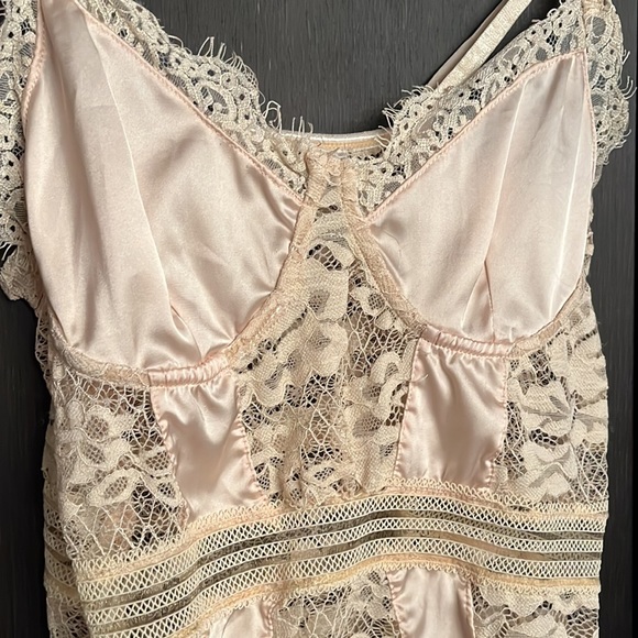 Lace bodysuit (M) - Picture 3 of 3